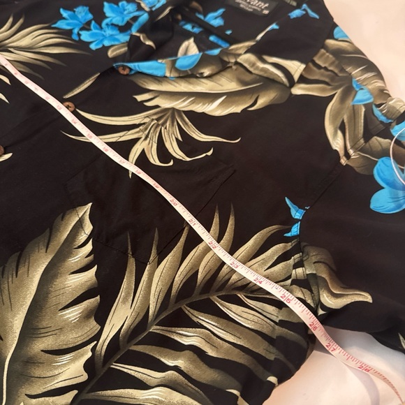 Favant Men's Tropical Black and Blue Floral Shirt - Picture 8 of 11